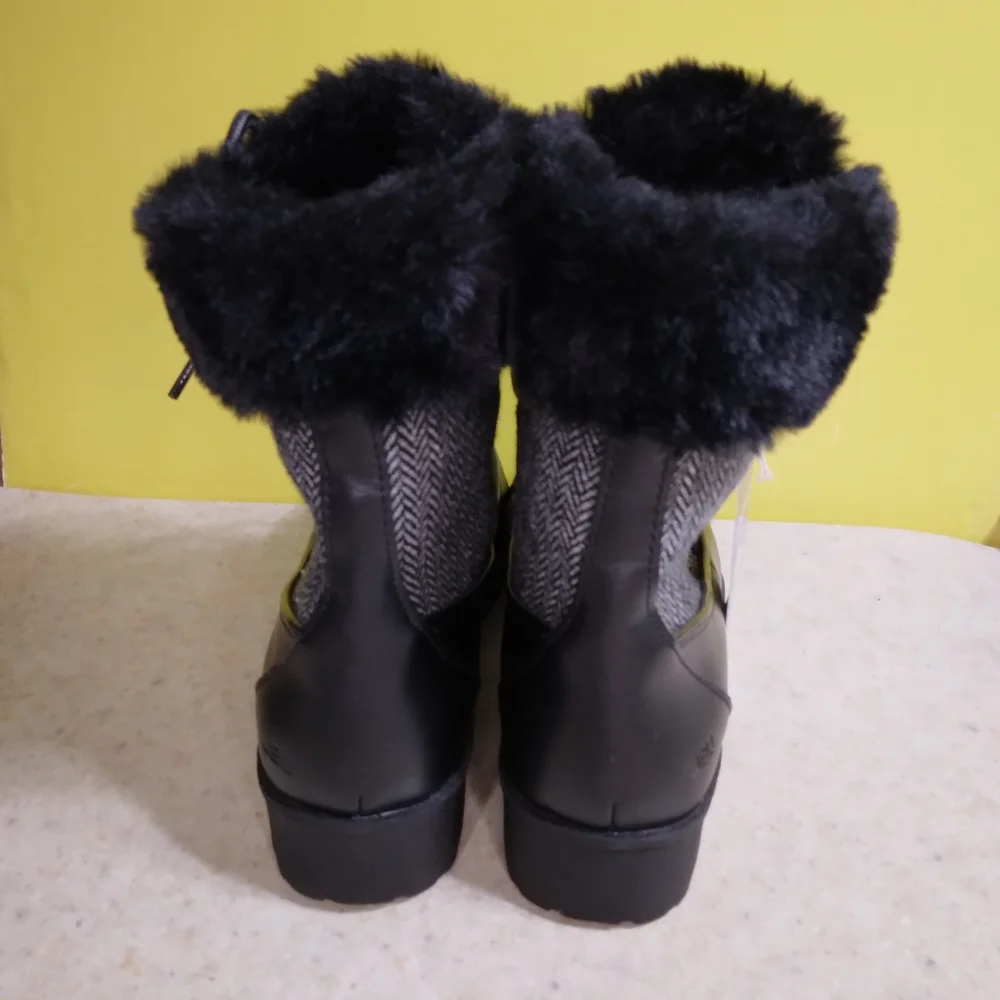 NWT- JBU Women's Northgate Waterproof Boots Booties Size 6
